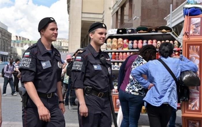 Сколько получает полицейский в России
