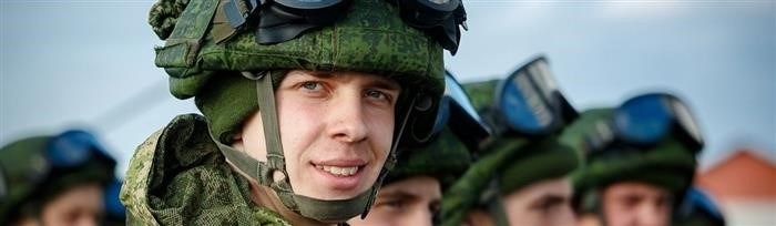 Сколько получают военные в России